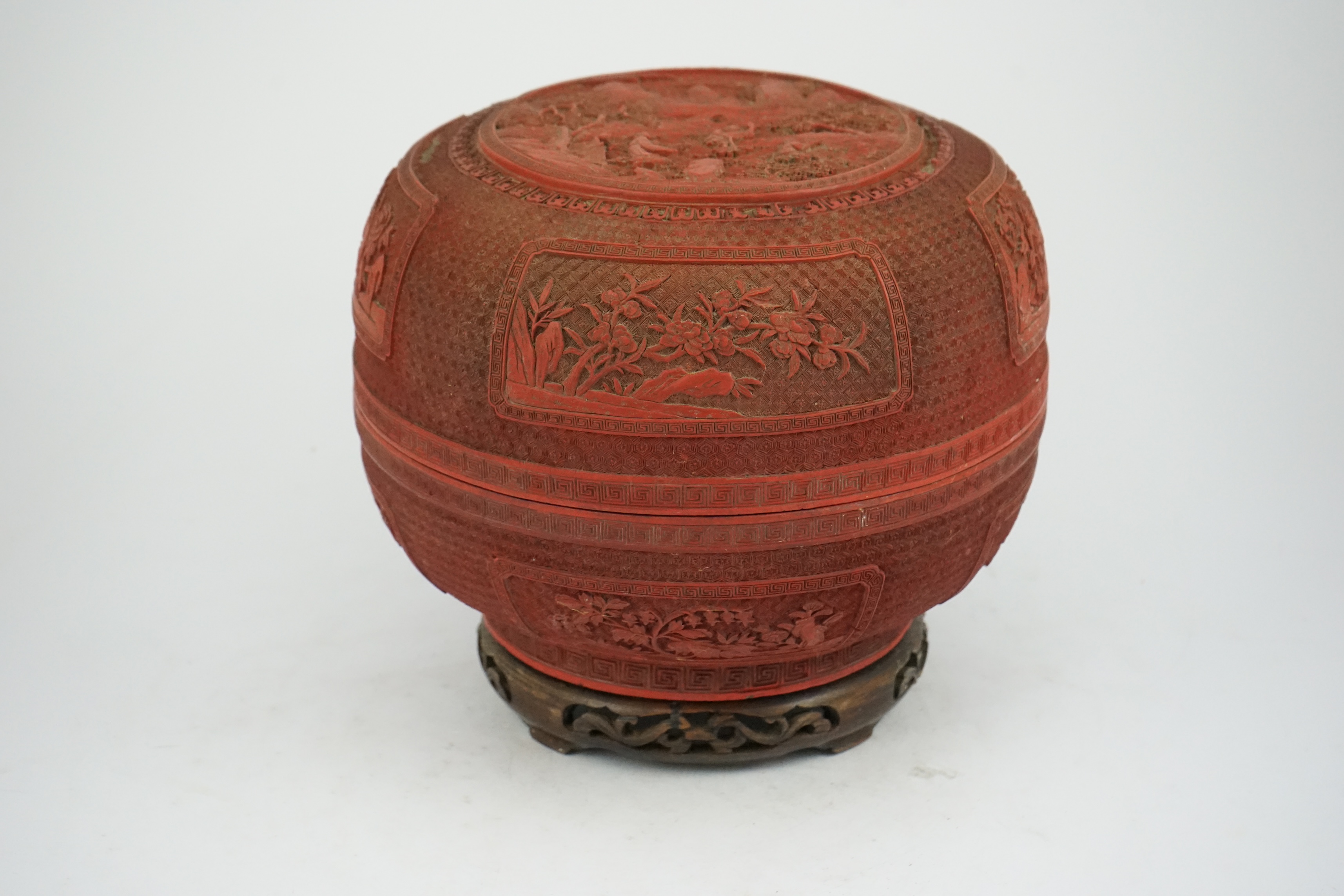 A Chinese cinnabar lacquer box and cover, 18th/19th century